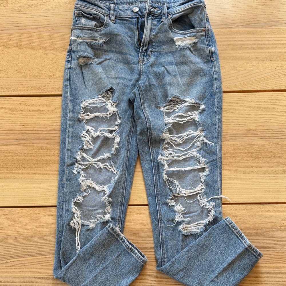 American Eagle mom Jean